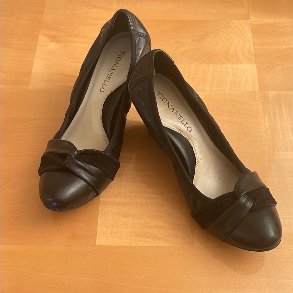 Tignanello Black Flats Comfortable Loafers